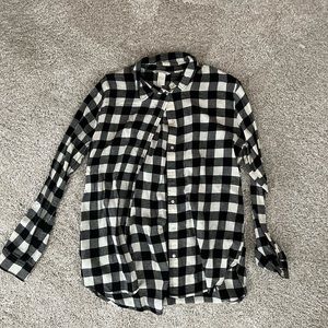 H&M black and white Buffalo plaid flannel